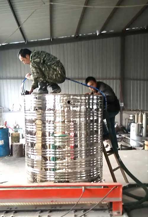 室外太陽能水箱澆注 聚氨酯噴涂機廠家(圖1) 太陽能水箱澆注 聚氨酯噴涂機廠家