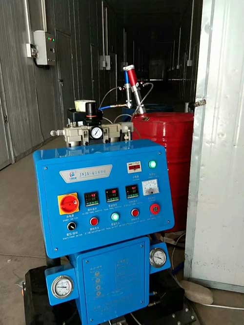冷庫外墻保溫泡沫噴涂機械(圖1) Q2600冷庫外墻保溫泡沫噴涂機械