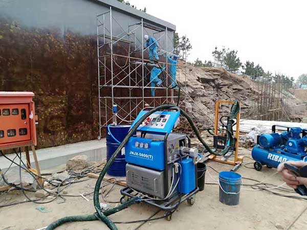 海上鋼制浮筒防腐蝕防銹聚脲噴涂機(jī)(圖2) H5600T防腐蝕防銹聚脲噴涂機(jī)